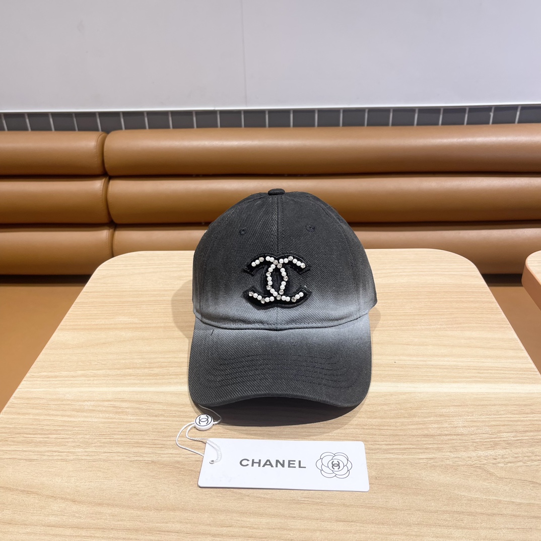 NO:190868,Chanel's new letter logo baseball cap, cool colors, different styles for women, and the first batch is shipped first!  A must-have for fragrant powder!  ,hats,chanel,hats19860909香奈儿新款字母logo棒球帽,很酷的色系,女佩戴都有不同style,第一批抢先出货！香粉必入款！,帽子,chanel,hats,hat