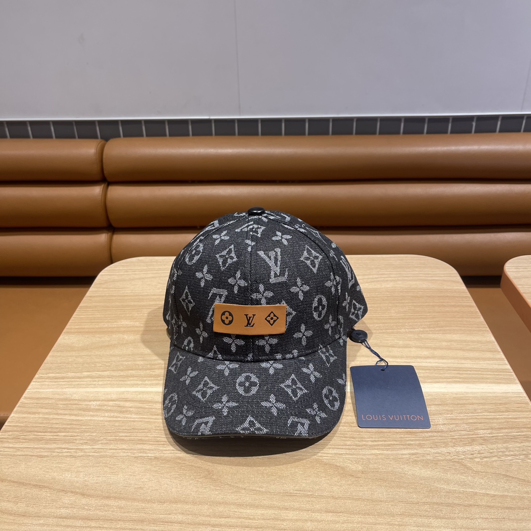 NO:190871,LV Louis Vuitton's new denim baseball cap is popular with technology upgrades, and the cowboy style is very street style. It is more in line with the style of the current fashionable little brother and sister. The airport street photography is super cool!  ,hats,louis vuitton,louis vuitton,hats19860909LV路易威登新款牛仔棒球帽 火爆技术升级,洗水牛仔风街头风十足 更符合现在时尚小哥哥小姐姐的style,机场街拍超飒！,帽子,louis vuitton,louis vuitton,hats,hat