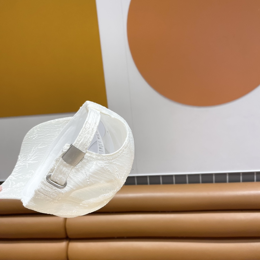 NO:191374,CELIN* ·Celinss' new Arc de Triomphe embroidered baseball cap hat style is completely customized. Arc de Triomphe pattern seals are different from the market version, and the size and wool texture are all restored. Hats Fisherman's hat Baseball cap knitted hat, hat, celine, celine, espadrilles, hats19860909CELIN*·赛琳ss新款凯旋门刺绣棒球帽帽型完全按照定做.凯旋门图案章仔区别市面版本,大小及圈圈毛质感全部还原.帽子渔夫帽棒球帽针织帽,帽子,celine,celine,espadrilles,hats,hat