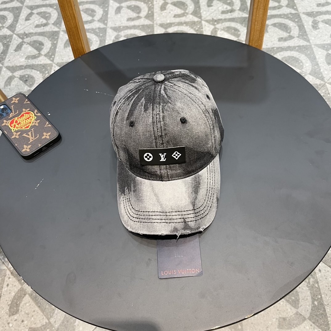 NO:191523,[LV] New counter synchronized denim baseball caps, and the counter is shipped simultaneously. Big brand models are super easy to match, so buy them quickly!  Hat fisherman hat baseball hat knit hat, hat, louis vuitton, espadrilles,hats19860909【LV】新款专柜同步牛仔棒球帽,专柜同步出货,大牌款超好搭配,赶紧入手！帽子渔夫帽棒球帽针织帽,帽子,louis vuitton,espadrilles,hats,hat