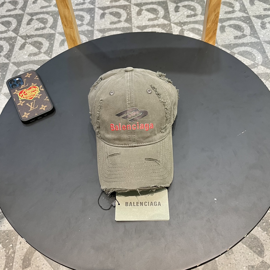 NO:191889,Balenciaga new ripped street style cotton baseball cap, personalized and fashionable style, casual and cool feeling, neutral style, same style for men and women!  A variety of colors, super easy to match!  Material: Cotton Head circumference: 56-58cm hat Fisherman's hat Baseball hat Knitted hat, hat, balenciaga, espadrilles, hats19860909巴黎世家新款破洞街头风棉布棒球帽,个性时尚款 休闲带点酷酷的感觉,中性款 男女同款！多种色系,超好搭！ 材质:棉 头围:56-58cm均可帽子渔夫帽棒球帽针织帽,帽子,balenciaga,espadrilles,hats,hat