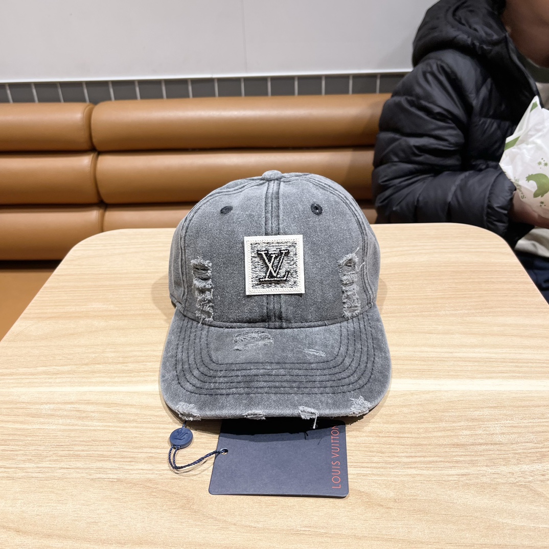 NO:192195,LV Louis Vuitton's new ripped baseball cap is popular with technology upgrades, and it is full of street style. It is more in line with the style of the current fashionable little brother and sister. The airport street photography is super cool!  Hat fisherman hat baseball hat knit hat, hat, louis vuitton, louis vuitton, espadrilles,hats19860909LV路易威登新款破洞棒球帽 火爆技术升级,街头风十足 更符合现在时尚小哥哥小姐姐的style,机场街拍超飒！帽子渔夫帽棒球帽针织帽,帽子,louis vuitton,louis vuitton,espadrilles,hats,hat