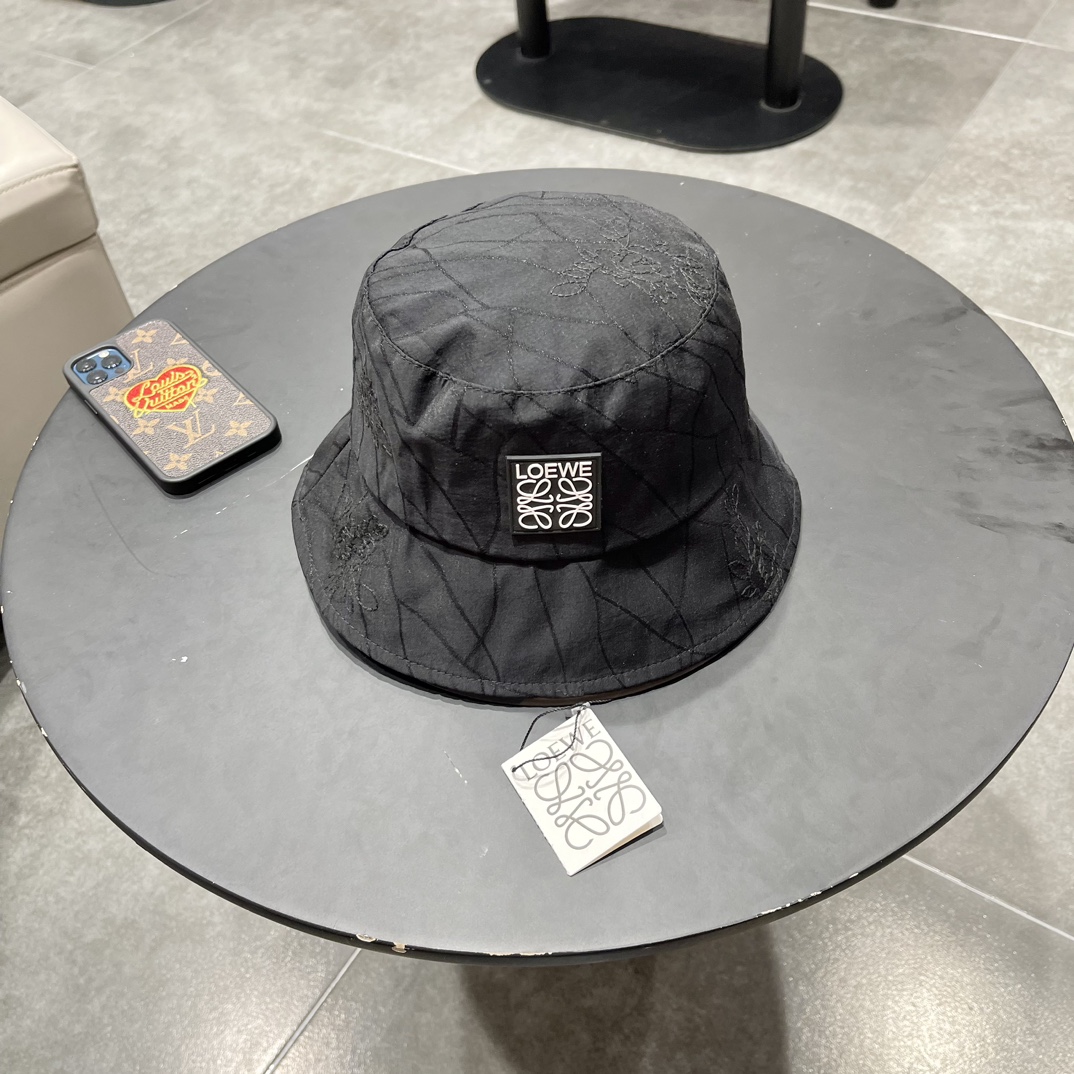 NO:193298,【Loewe Loewe】Four-season simple fisherman hats can be worn by men and women, everyday wearable ~ a versatile hat straw hat fisherman hat baseball hat, hat, loewe, loewe, espadrilles, hats19860909【Loewe罗意威】四季款简约渔夫帽 男女可戴 日常可穿搭～百搭的一款帽子草帽渔夫帽棒球帽,帽子,loewe,loewe,espadrilles,hats,hat