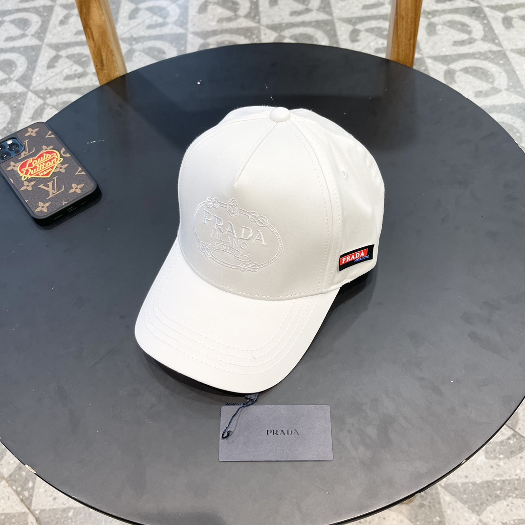 NO:193344,Prada embroidered alphabet baseball cap has a strong sense of design, refreshing, very good head shape, can modify various head shapes, powerful versatile hat, straw hat, fisherman hat, baseball cap, hat, prada, espadrilles, hats19860909普拉达刺绣字母棒球帽 设计感超强,让人耳目一新 头型非常好,可以修饰各种头型,实力百搭款帽子草帽渔夫帽棒球帽,帽子,prada,espadrilles,hats,hat