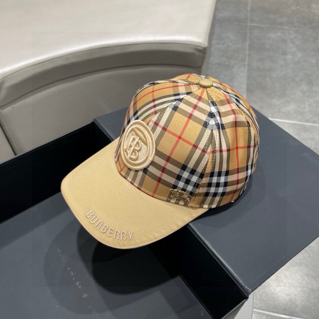  Burberry 巴宝莉 2024最新款巴宝莉刺绣原单棒球帽，细节做工都很精致，面料超舒服！百搭款市场