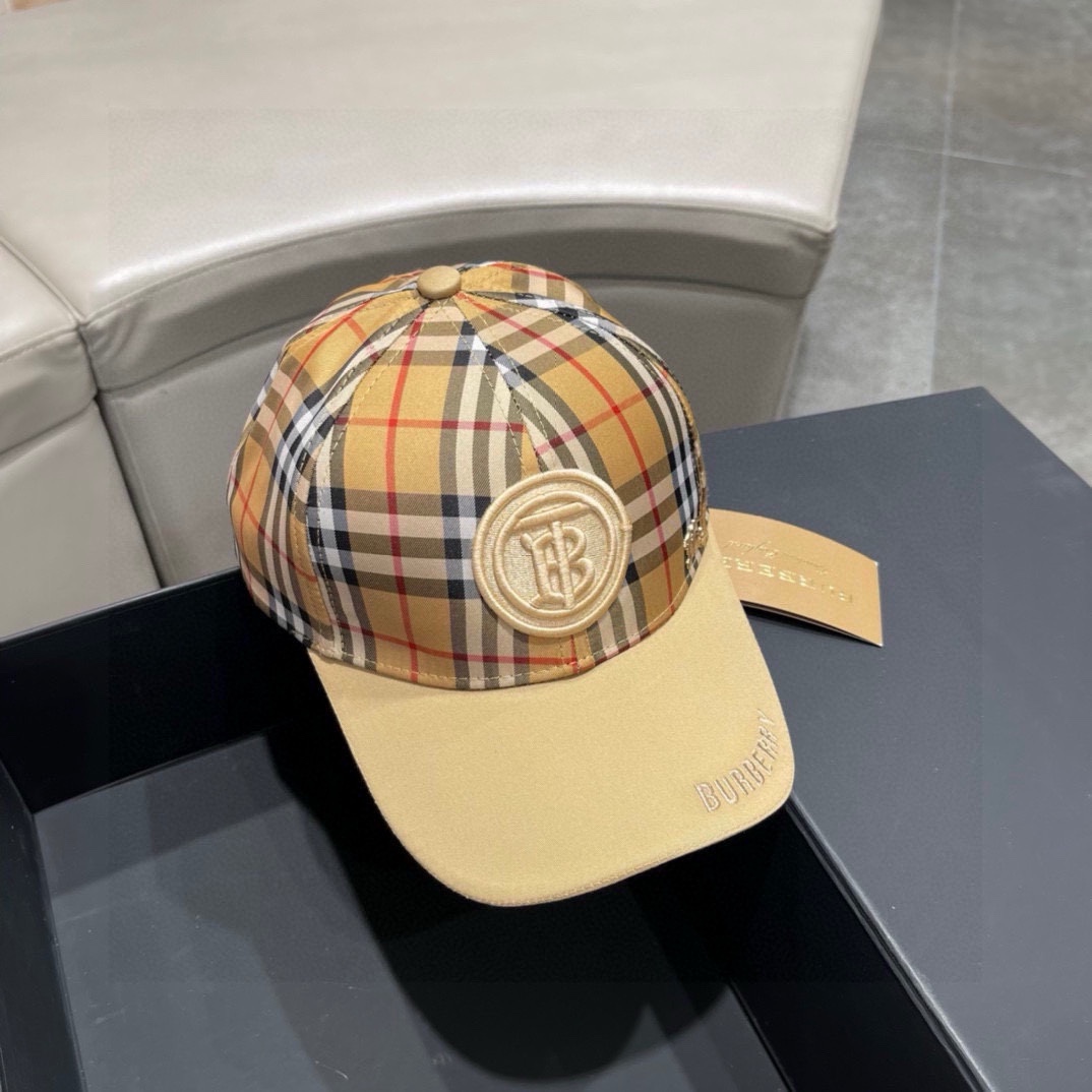 Burberry 巴宝莉 2024最新款巴宝莉刺绣原单棒球帽，细节做工都很精致，面料超舒服！百搭款市场