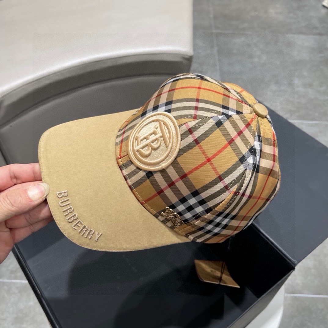  Burberry 巴宝莉 2024最新款巴宝莉刺绣原单棒球帽，细节做工都很精致，面料超舒服！百搭款市场