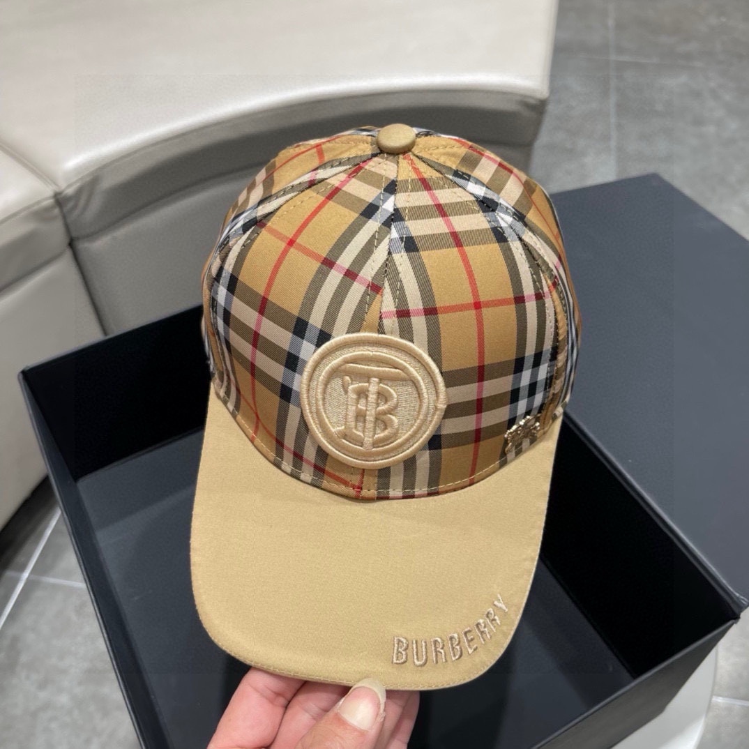  Burberry 巴宝莉 2024最新款巴宝莉刺绣原单棒球帽，细节做工都很精致，面料超舒服！百搭款市场