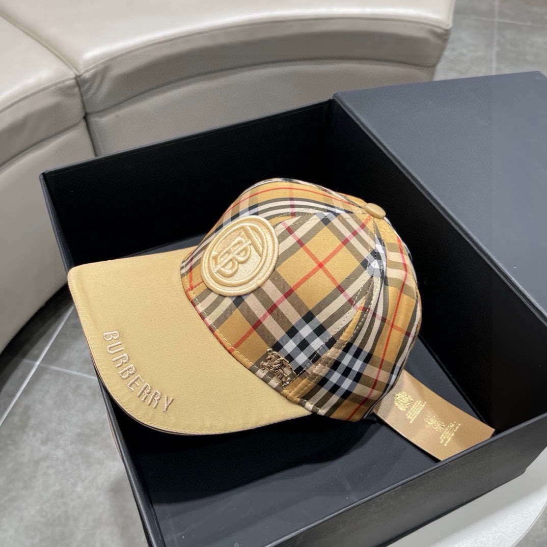  Burberry 巴宝莉 2024最新款巴宝莉刺绣原单棒球帽，细节做工都很精致，面料超舒服！百搭款市场