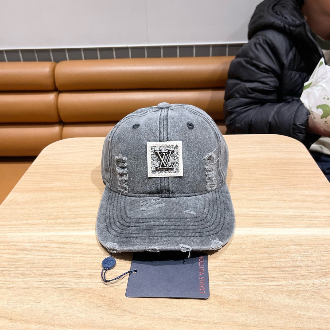 NO:193966,LV Louis Vuitton's new ripped baseball cap is popular with technology upgrades, and it is full of street style. It is more in line with the style of the current fashionable little brother and sister. The airport street photography is super cool!  Hat fisherman hat baseball hat knit hat, hat, louis vuitton, louis vuitton, espadrilles,hats19860909LV路易威登新款破洞棒球帽 火爆技术升级,街头风十足 更符合现在时尚小哥哥小姐姐的style,机场街拍超飒！帽子渔夫帽棒球帽针织帽,帽子,louis vuitton,louis vuitton,espadrilles,hats,hat