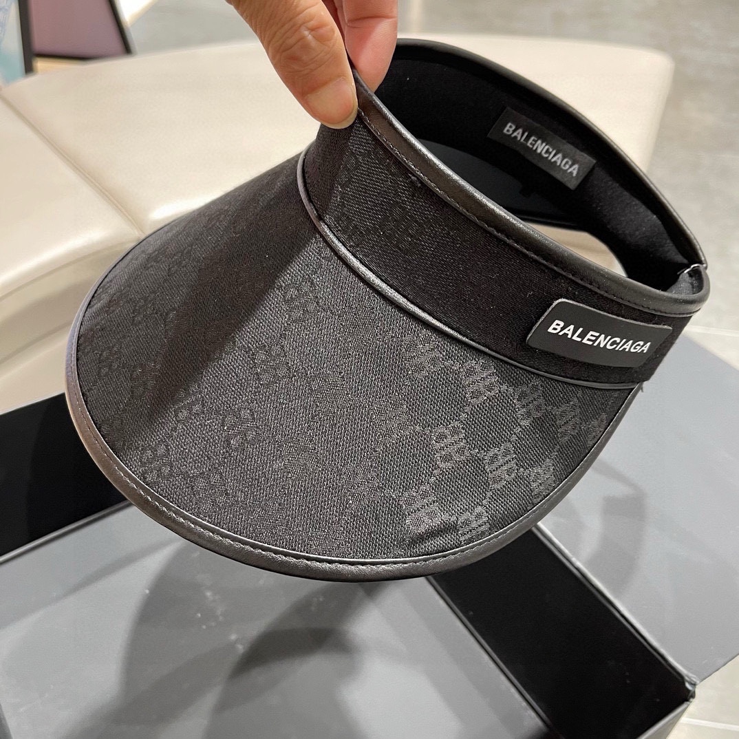 Sombrero sin copa de Balenciaga, éxito viral en redes, forma muy correcta, hecho a medida, cada diamante está cosido a …