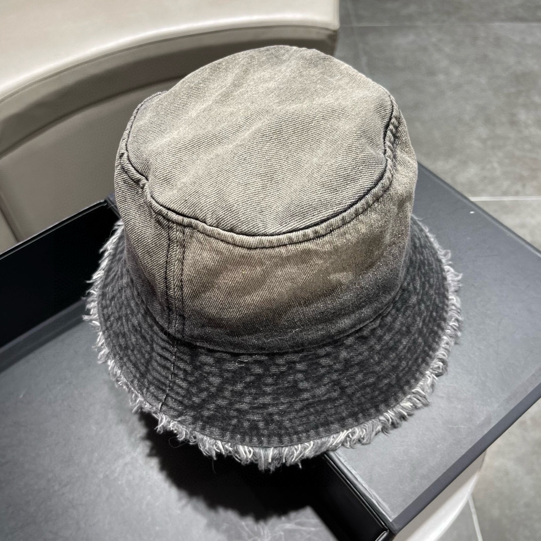 普拉达Prada新款高品质牛仔渔夫帽高级定制做工精细欧美时尚风格秋冬佩戴款！不入手真的要后悔！