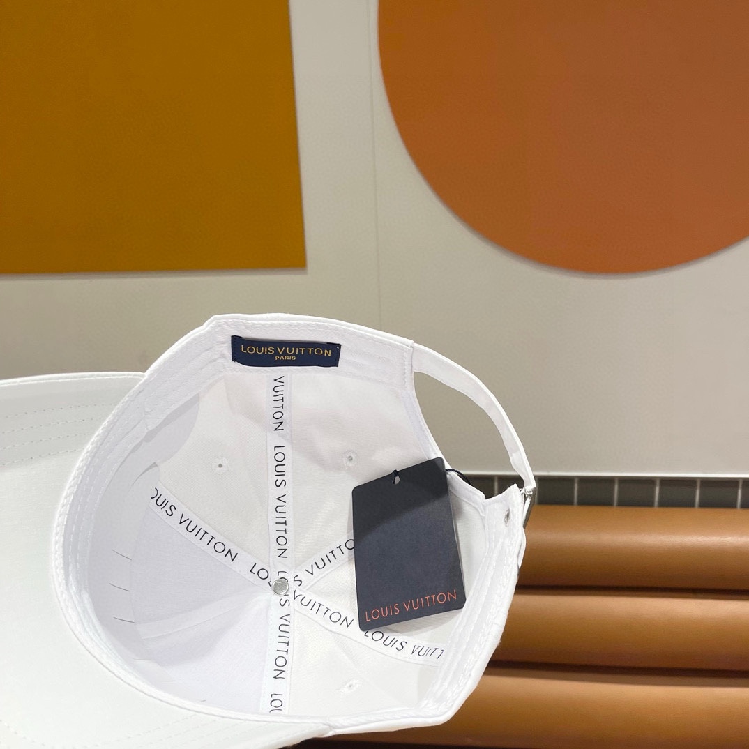 NO:194548,LV new baseball cap, high quality baseball cap, black white and brown three colors, head circumference of about 57cm hat, fisherman hat baseball cap knit hat, hat, louis vuitton, espadrilles, hats19860909LV新款鸭舌帽,高品质棒球帽,黑 白咖三色,头围57cm左右帽子渔夫帽棒球帽针织帽,帽子,louis vuitton,espadrilles,hats,hat