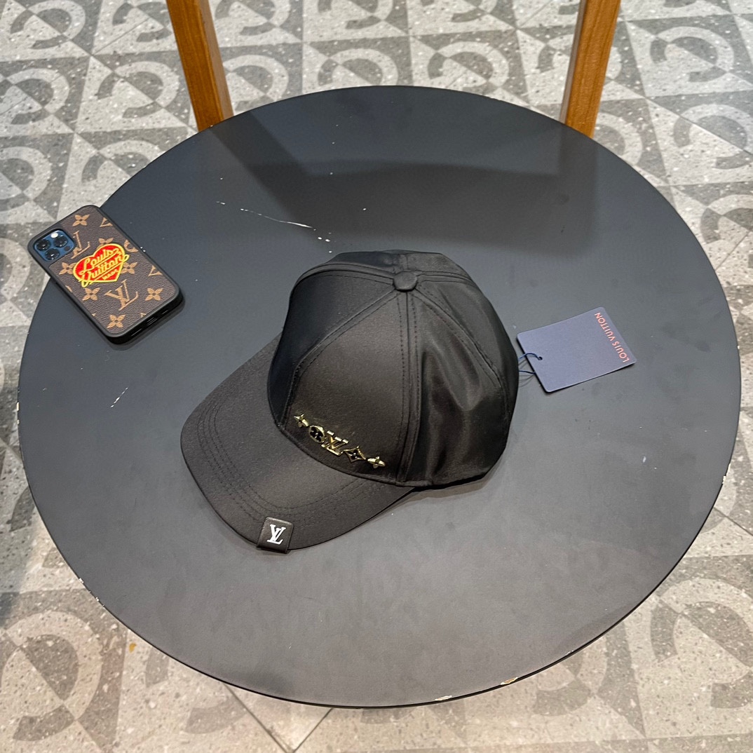 NO:194524,LV Louis Vuitton, classic original single baseball cap, LV leather embossed, hot-selling counters all year round, excellent reputation, light and breathable!  Excellent quality, basic head circumference 57, adjustable patch, popular!  Hat fisherman hat baseball hat knit hat, hat, louis vuitton, louis vuitton, espadrilles,hats19860909LV路易威登,经典原单棒球帽, LV真皮压花,专柜常年热卖款,口碑极佳,轻盈透气！质量超赞,基础头围57,贴片可调节, 爆款！帽子渔夫帽棒球帽针织帽,帽子,louis vuitton,louis vuitton,espadrilles,hats,hat