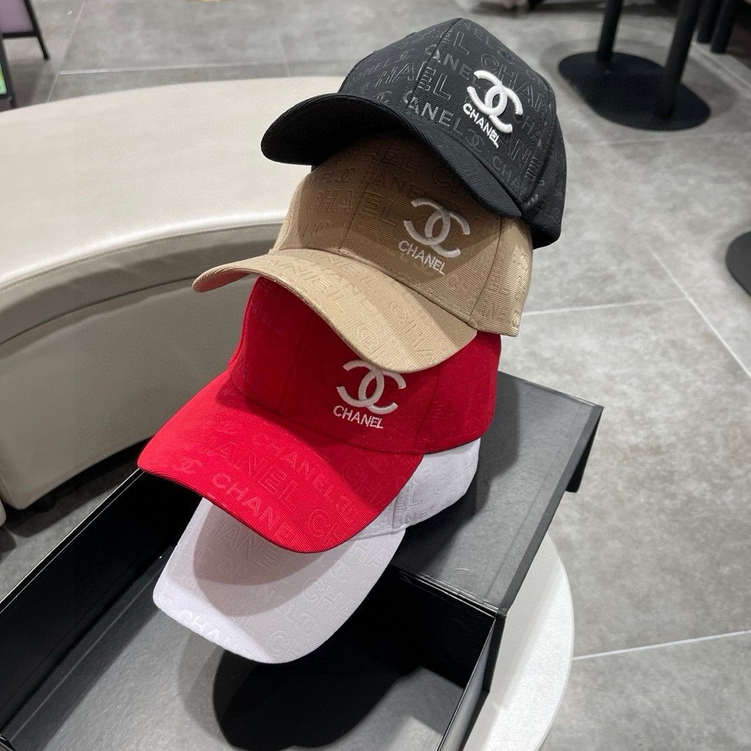 香奈儿新款字母logo棒球帽很酷的色系男女佩戴都有不同style第一批抢先出货！香粉必入款！
