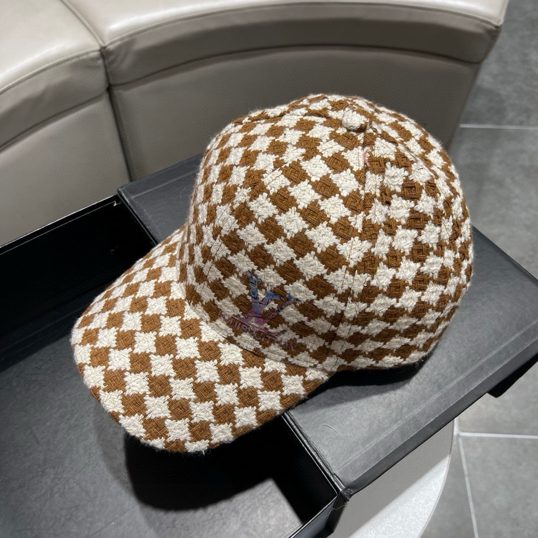 NO:195102,, LV (Louis Vuitton) new original single baseball cap, old-fashioned splicing, 1:1 mold customization, original denim fabric   counter presbyterian leather, delicate and perfect workmanship, excellent quality, basic head circumference 56, patch adjustable. Hat Fisherman's hat Baseball cap Knitted hat, hat, louis vuitton, louis vuitton, espadrilles, hats19860909,LV(路易威登)新款原单棒球帽,老花拼接,1:1开模订制,原版牛仔布料 专柜老花皮,做工细致完美,质量超赞,基础头围56,贴片可调节.帽子渔夫帽棒球帽针织帽,帽子,louis vuitton,louis vuitton,espadrilles,hats,hat