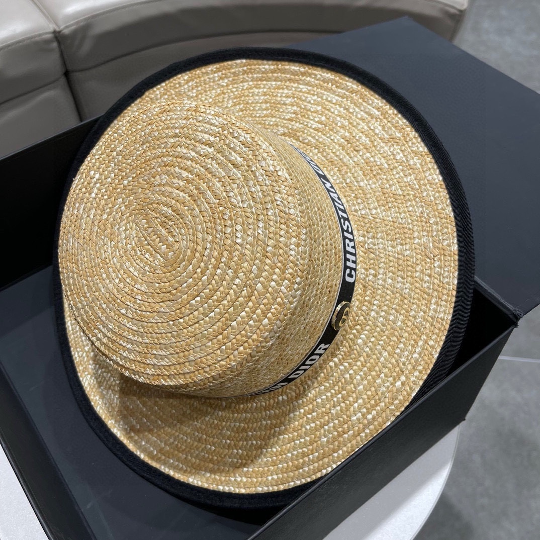 NO:195356,DIOR Spring and summer new flat-top straw hat straw woven flat-top sunshade straw hat is very breathable beach style, simple and elegant, versatile single product~ the first choice when going out, the new hat shape is super beautiful, the new product is on the shelves of the hat fisherman hat baseball hat knit hat, hat, dior, dior, espadrilles, espadrilles, hats19860909DIOR迪奥 春夏新款平顶草帽草编平顶遮阳草帽非常透气沙滩风,简约大方,百搭单品～出街首选,新款帽型超美腻,新品上架帽子渔夫帽棒球帽针织帽,帽子,dior,dior,espadrilles,espadrilles,hats,hat