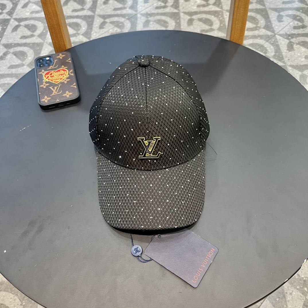 NO:195315,The new LV counter is synchronized with baseball caps, and the counter is shipped simultaneously. The big brand model is super easy to match, so buy it now!  Hat fisherman hat baseball hat knit hat, hat, louis vuitton, espadrilles,hats19860909LV新款专柜同步棒球帽,专柜同步出货,大牌款超好搭配,赶紧入手！帽子渔夫帽棒球帽针织帽,帽子,louis vuitton,espadrilles,hats,hat