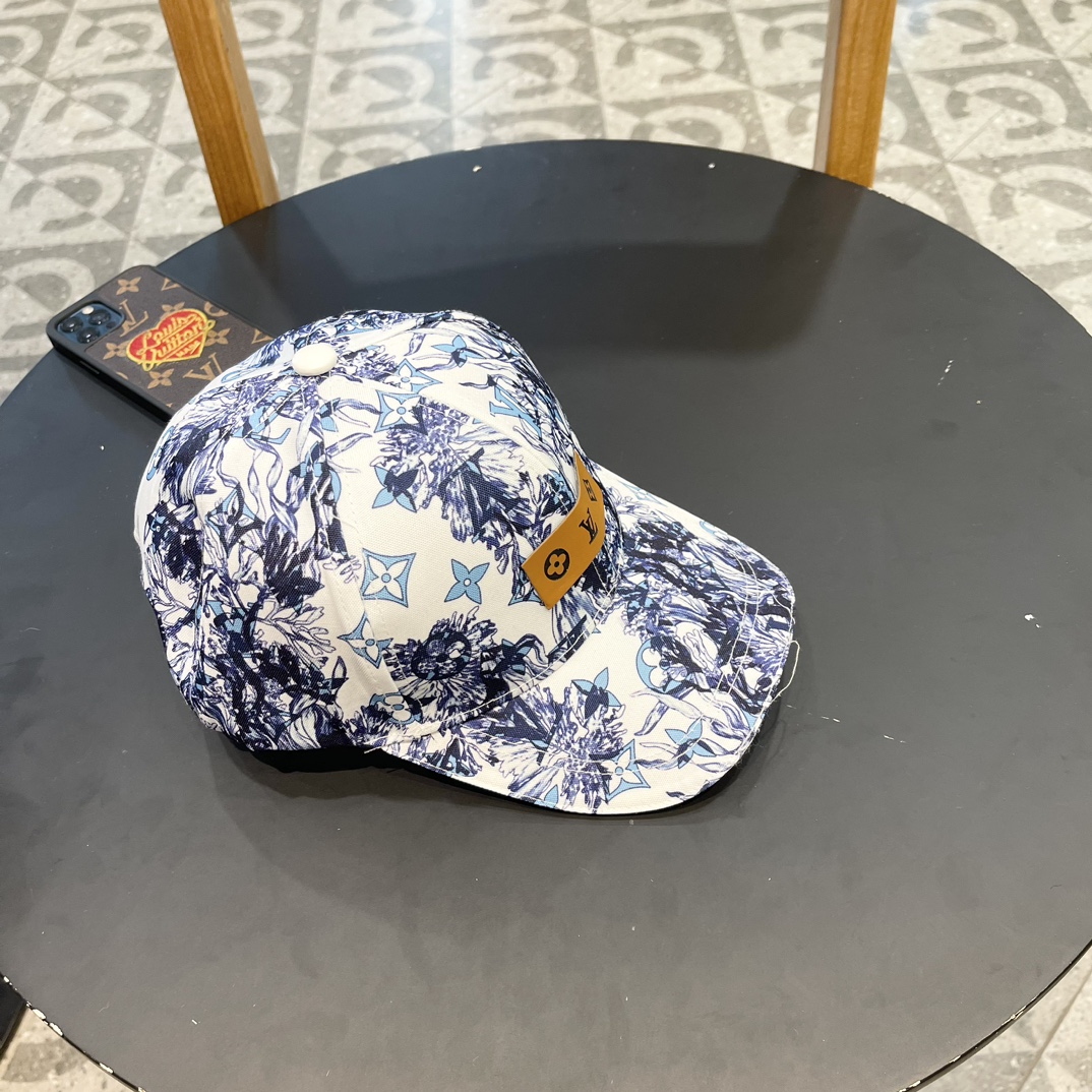 LV路易威登新款原单棒球帽LV牛仔涂鸦面料超夏天的色系清爽舒适这个颜色还超级显白呦！材质:100%牛仔帆