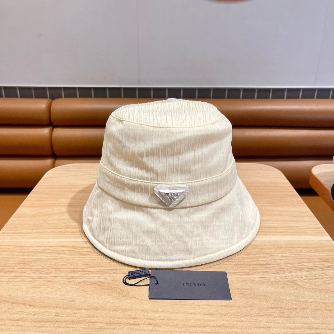 NO:195847,Prada Spring's new fisherman's hat, simple and sweet style, the hat is very good, and the big face shape is!  Essential Hats Fisherman's Hats Baseball Hats Knitted Hats, Hats, Prada, espadrilles, hats19860909普拉达春新款渔夫帽,简约甜美风,帽型很好,大脸型哦！出街必备帽子渔夫帽棒球帽针织帽,帽子,prada,espadrilles,hats,hat