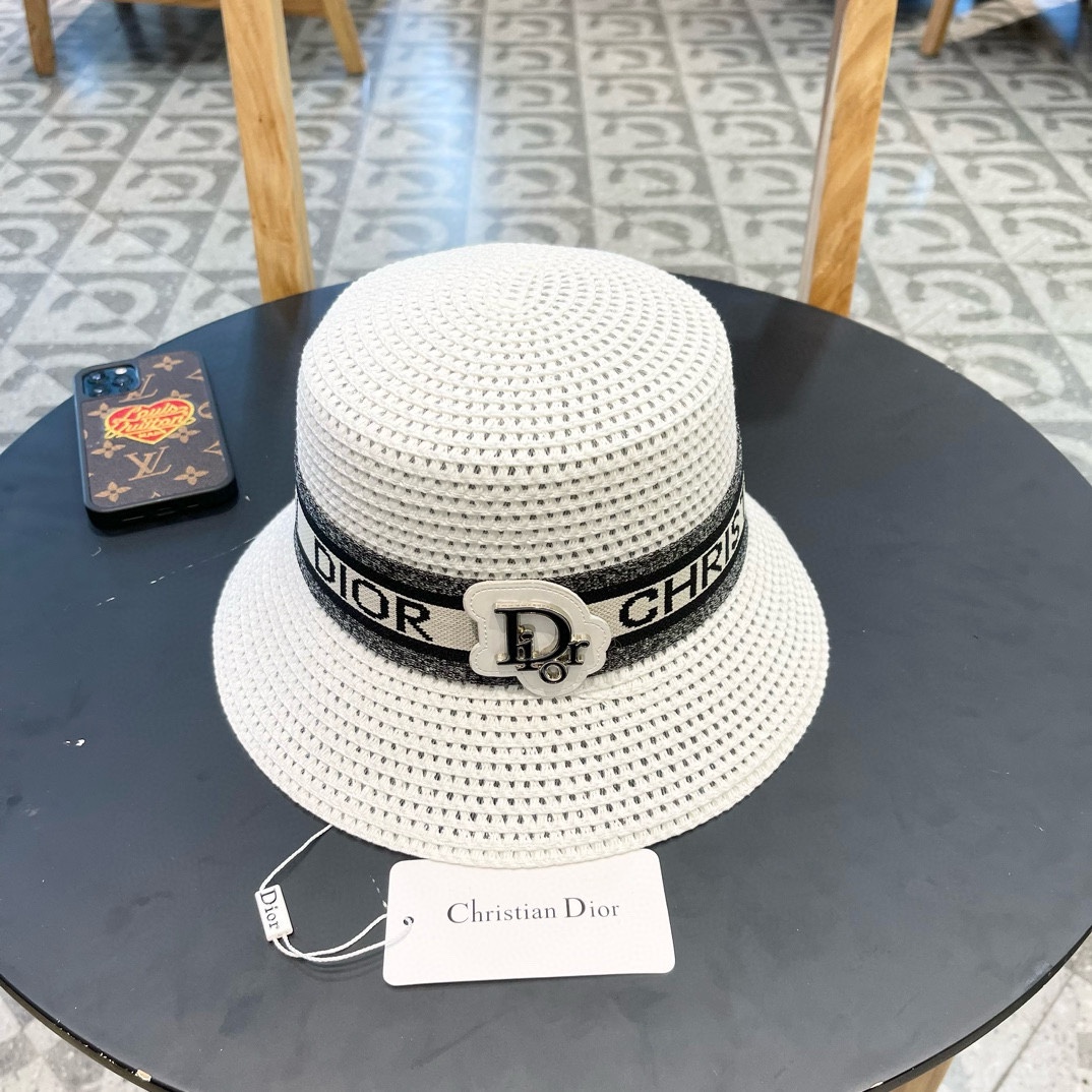 Dior迪奥官方款草帽高密度制作一顶超级有品位的草帽了出街首选！帽型超美腻颜色妥妥轻便携带！小仙女人手必