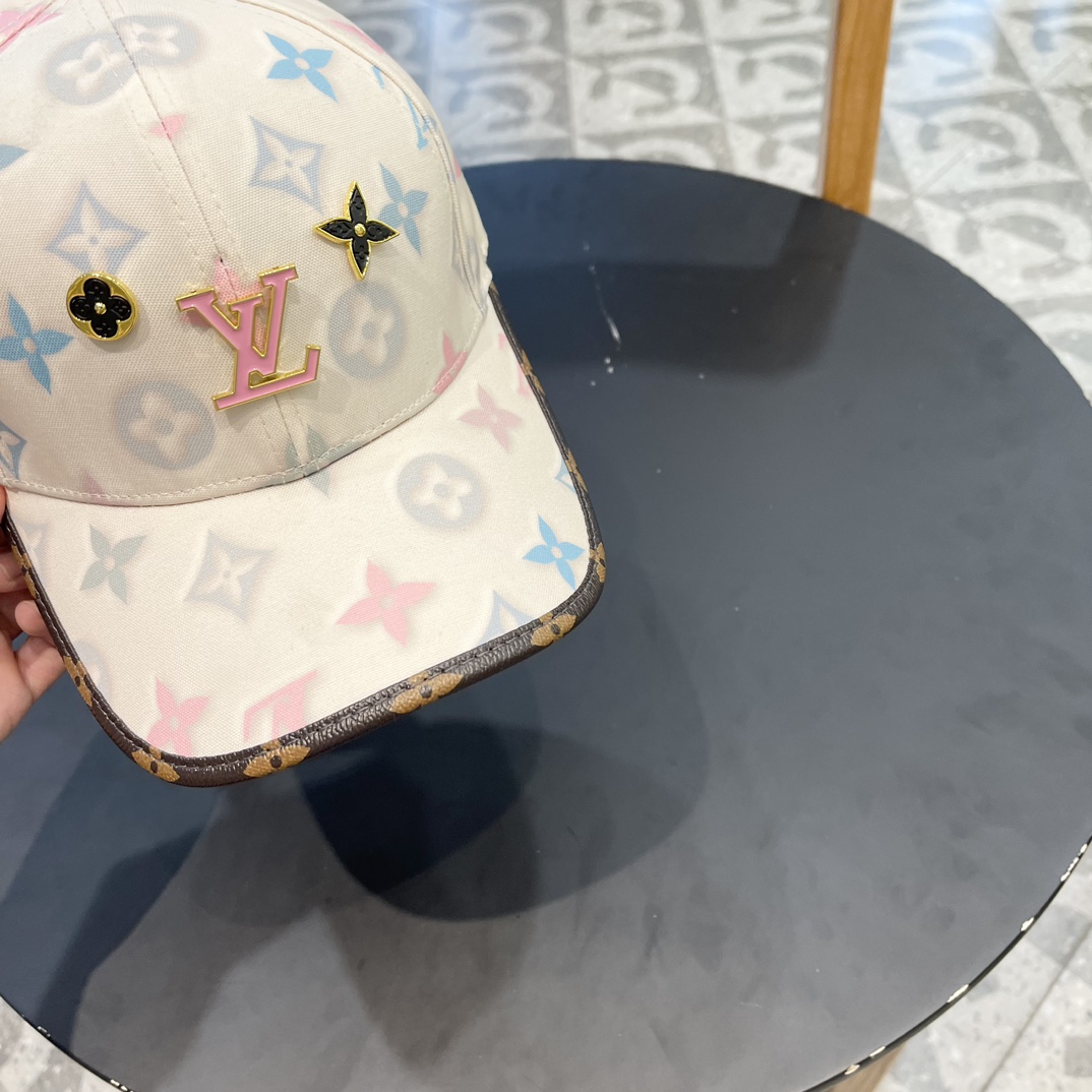 路易威登棒球帽LouisVuitton新款LV棒球帽重工打造完美刺绣高端大气百搭款男女通用！