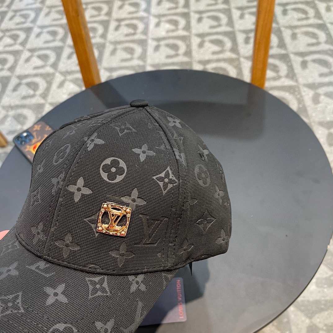 Louis Vuitton 😍 Nueva gorra de béisbol LV, hecha con gran detalle ♥️ colección de principios de primavera, e…
