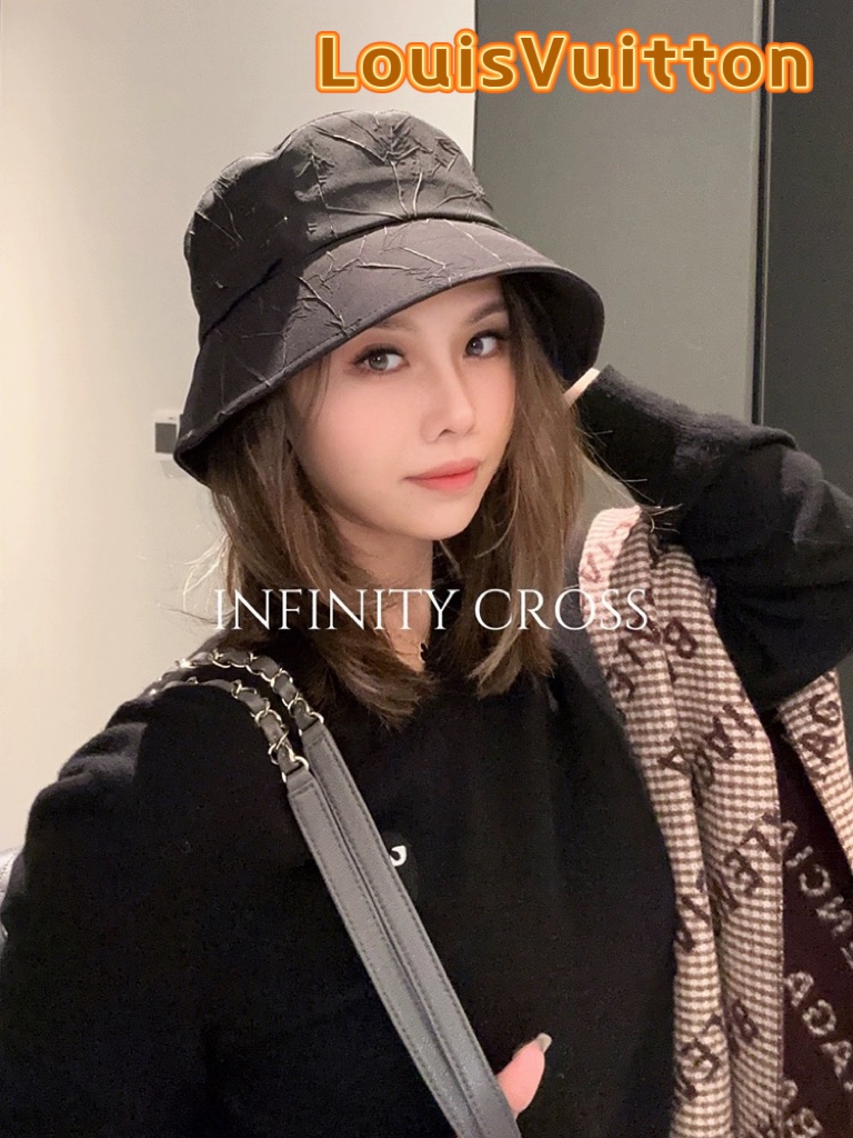 NO:199011,LV Louis Vuitton original single embroidered fisherman hat, hot-selling style, pure cotton inner lining, light and breathable. Perfect style, accurate and accurate in texture, original quality, exclusive physical shot, suitable hat for men and women, fisherman hat baseball hat knit hat, hat, louis vuitton, louis vuitton, espadrilles, hats19860909LV路易威登原单刺绣渔夫帽 专柜热卖款纯棉内里,轻盈透气.完美版型,对格精准无误,原厂品质,独家实物拍摄,男女适用帽子渔夫帽棒球帽针织帽,帽子,louis vuitton,louis vuitton,espadrilles,hats,hat