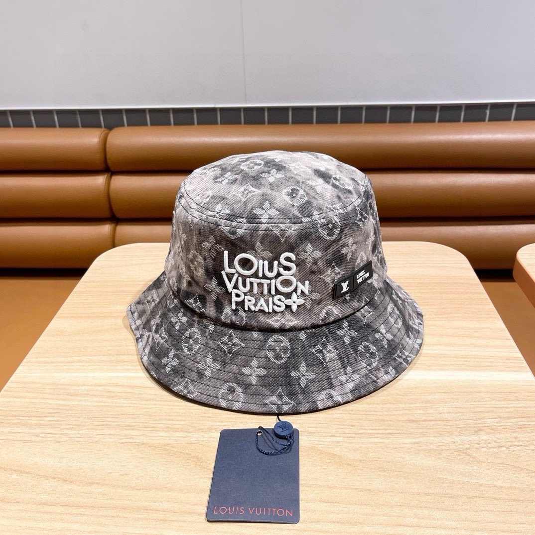 NO:200281,LV Louis Vuitton's new cowboy fisherman's hat is popular with technology upgrades, and the cowboy style is full of street style. It is more in line with the style of the current fashionable little brother and sister. The airport street photography is super cool!  Hat fisherman hat baseball hat knit hat, hat, louis vuitton, louis vuitton, espadrilles,hats19860909LV路易威登新款洗水牛仔渔夫帽 火爆技术升级,洗水牛仔风街头风十足 更符合现在时尚小哥哥小姐姐的style,机场街拍超飒！帽子渔夫帽棒球帽针织帽,帽子,louis vuitton,louis vuitton,espadrilles,hats,hat