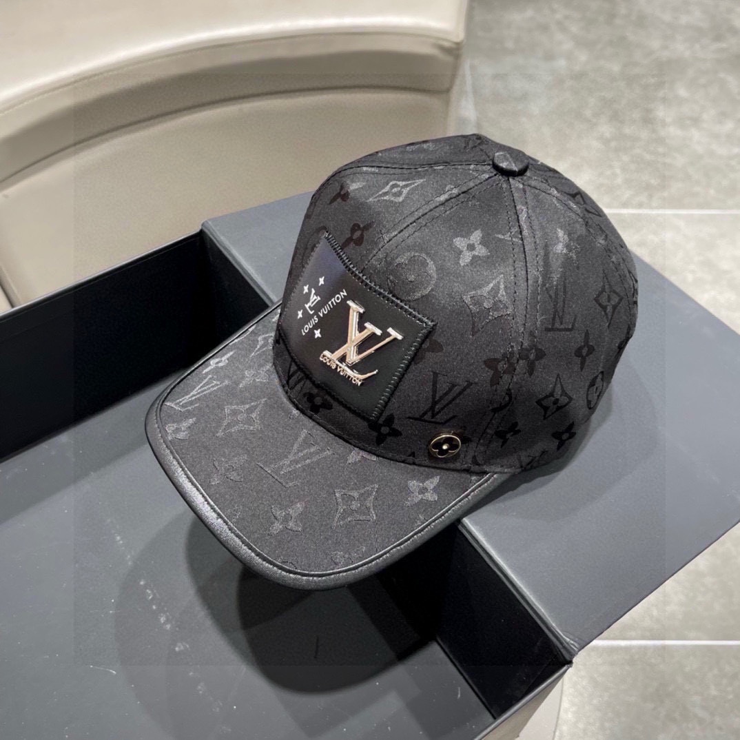 NO:200289,LV baseball cap, the new simple style of the official website of the early spring counter, very fashionable!  Casual sports style, classic production, super easy to wear clothes!  Hat fisherman hat baseball hat knit hat, hat, louis vuitton, espadrilles,hats19860909LV棒球帽 早春官网专柜新款简约款,很潮！休闲运动款,经典制作,超级好搭衣服！帽子渔夫帽棒球帽针织帽,帽子,louis vuitton,espadrilles,hats,hat