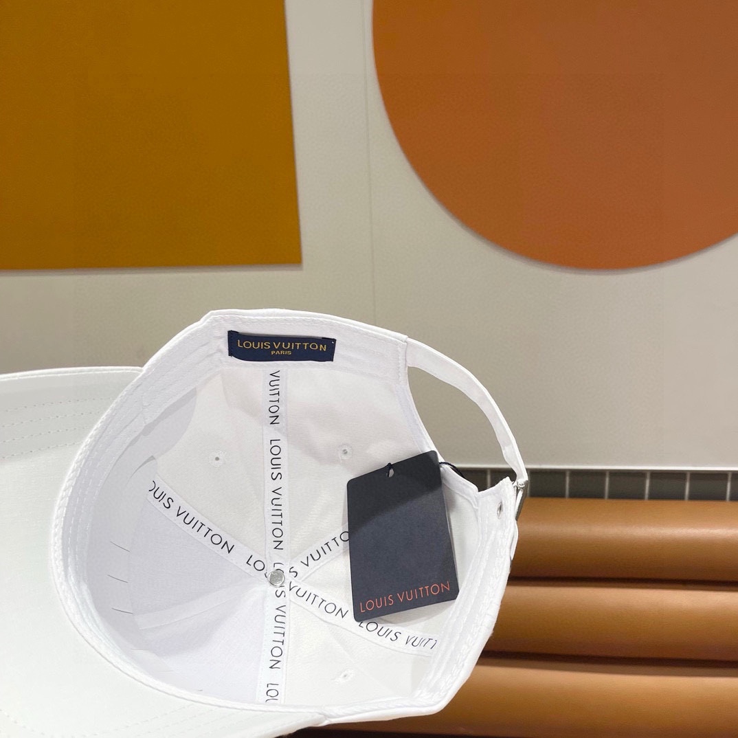 NO:201226,LV new baseball cap, high quality baseball cap, black white and brown three colors, head circumference of about 57cm hat, fisherman hat baseball cap knit hat, hat, louis vuitton, espadrilles, hats19860909LV新款鸭舌帽,高品质棒球帽,黑 白咖三色,头围57cm左右帽子渔夫帽棒球帽针织帽,帽子,louis vuitton,espadrilles,hats,hat