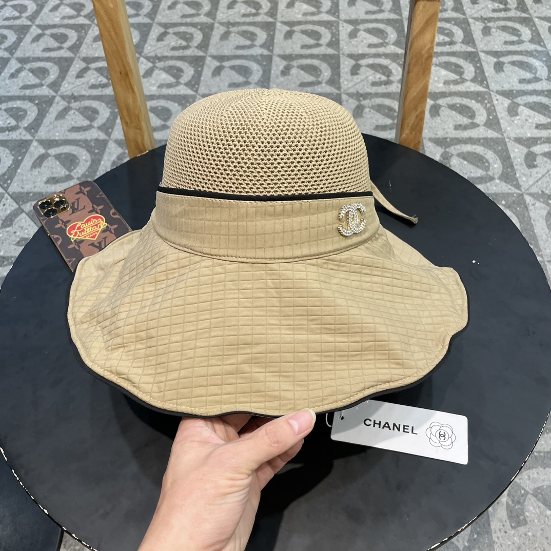 NO:201180,Chanel Fisherman's hat looks so small, and comes with its own fashion. The casual and fashionable style is super versatile, with great defense!  Love the hat fisherman hat baseball hat knit hat, hat, chanel, espadrilles, hats19860909香奈儿 渔夫帽 超级显脸小,又自带时尚 休闲时尚风超级百搭,巨防嗮！太爱了帽子渔夫帽棒球帽针织帽,帽子,chanel,espadrilles,hats,hat