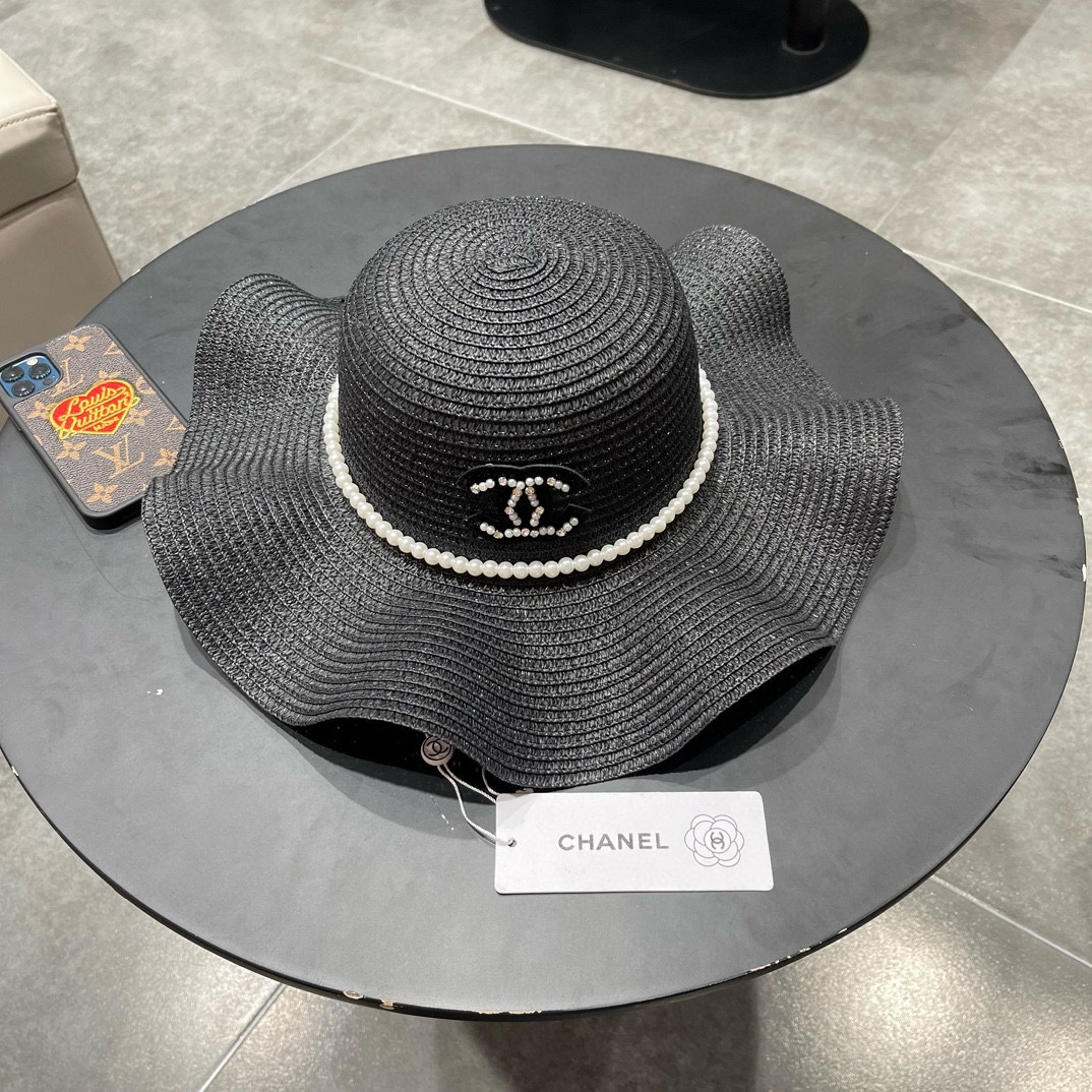 NO:201973,Chanel Chanel new ruffled pearl style large-rimmed top hat basin hat, a must-have matching, adjustable rope hat, fisherman hat baseball hat knit hat, hat, chanel, chanel, espadrilles, hats19860909Chanel香奈儿 新款荷叶边珍珠款大沿礼帽盆帽草帽,出街必备超好搭配,有调节绳帽子渔夫帽棒球帽针织帽,帽子,chanel,chanel,espadrilles,hats,hat