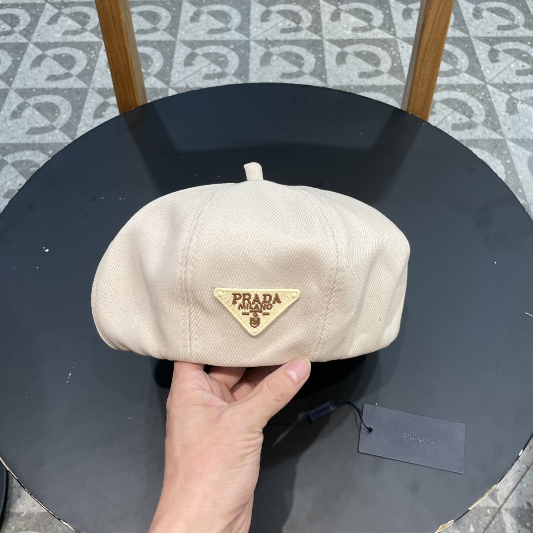 Prada Luxe
 Hoeden Berets Bruin Lente/herfstcollectie