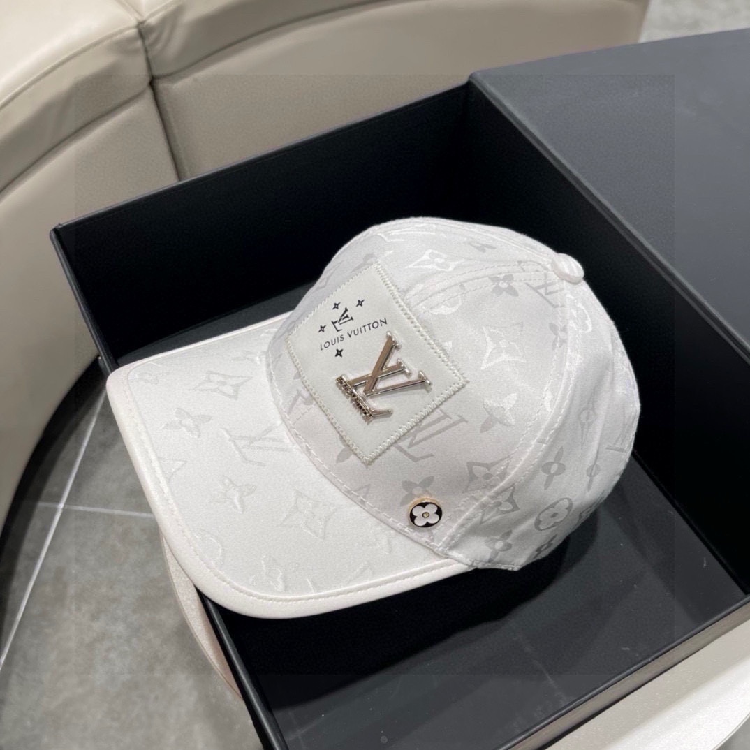 NO:203901,LV baseball cap, the new simple style of the official website of the early spring counter, very fashionable!  Casual sports style, classic production, super easy to wear clothes!  Hat fisherman hat baseball hat knit hat, hat, louis vuitton, espadrilles,hats19860909LV棒球帽 早春官网专柜新款简约款,很潮！休闲运动款,经典制作,超级好搭衣服！帽子渔夫帽棒球帽针织帽,帽子,louis vuitton,espadrilles,hats,hat