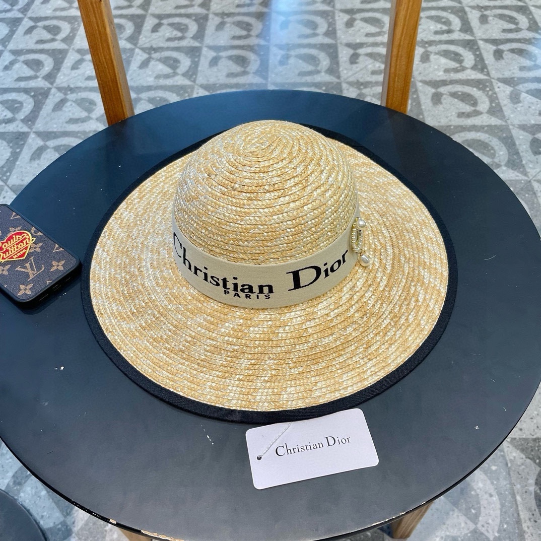 NO:205814,Chanel Chanel official new straw hat, high-density production, a super tasteful straw hat~ the first choice when going out!  The hat is super beautiful and the color is perfect, and it is light and portable!  Little fairy woman's hand must-have hat fisherman hat baseball hat knit hat, hat, chanel, chanel, espadrilles, hats19860909Chanel 香奈儿 官方新款麦秆草帽,高密度制作,一顶超级有品位的草帽了~出街首选！帽型超美腻颜色妥妥,轻便携带！小仙女人手必备帽子渔夫帽棒球帽针织帽,帽子,chanel,chanel,espadrilles,hats,hat