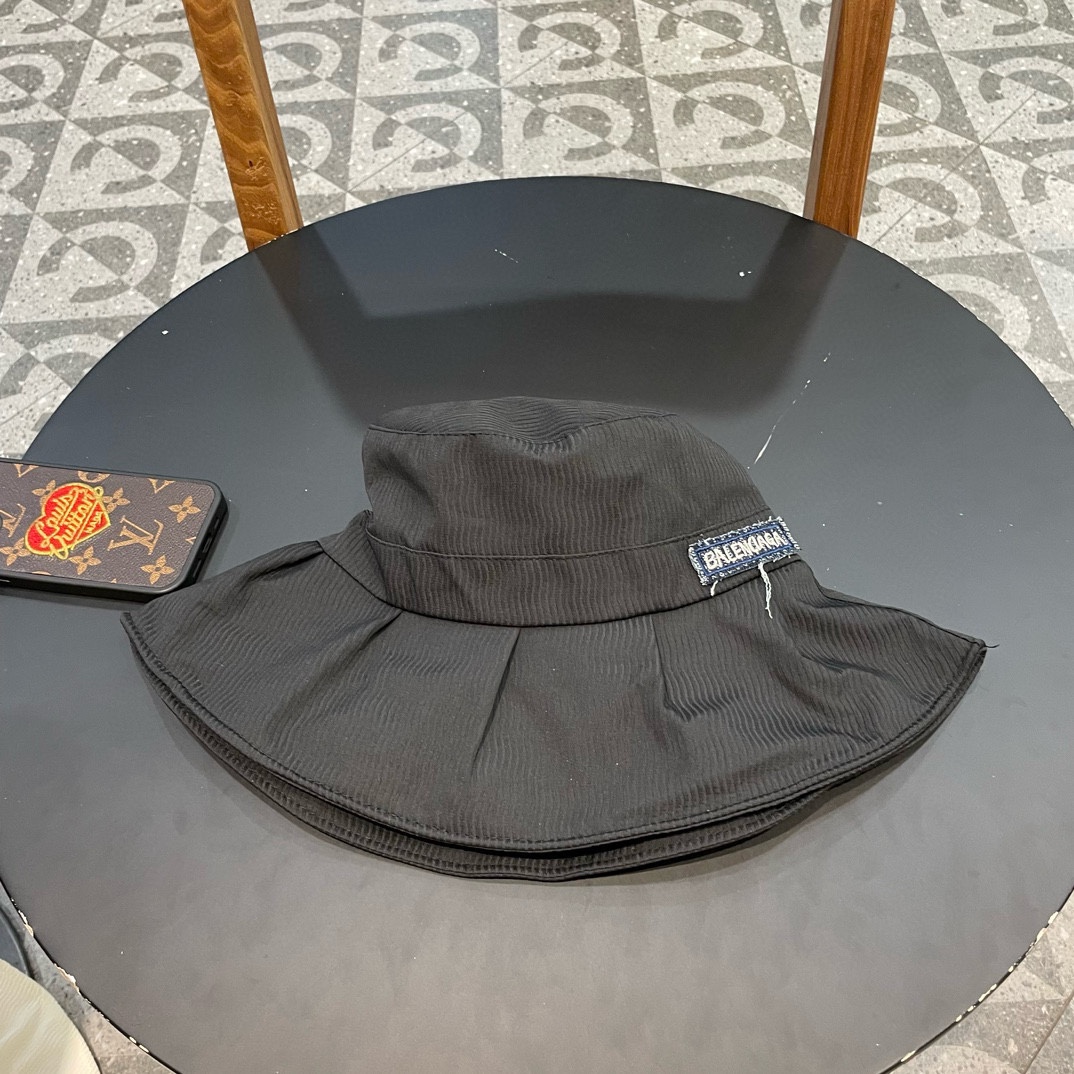 NO:206314,Balenciaga's new cowboy fisherman's cowboy fisherman's hat is really a versatile item!  It's a happy hat for casual wear~ I don't want to wash my hair. Fisherman's hat, baseball hat, knit hat, hat, balenciaga, espadrilles, hats19860909巴黎世家新款洗水牛仔渔夫 牛仔渔夫帽真的是百搭单品！随意搭都有范儿～ 简直是不想洗头星人的快乐帽子渔夫帽棒球帽针织帽,帽子,balenciaga,espadrilles,hats,hat