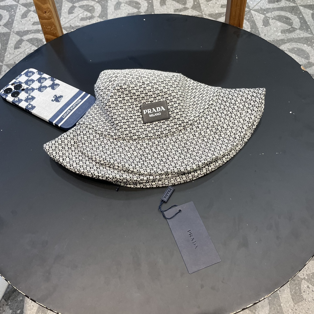NO:206342,【PRADA】New triangle fisherman hat, big brand model is super easy to match, hat, fisherman hat, baseball hat, knit hat, hat, prada, prada, espadrilles, hats19860909【PRADA普拉达】新款三角标渔夫帽,大牌款超好搭配,帽子渔夫帽棒球帽针织帽,帽子,prada,prada,espadrilles,hats,hat
