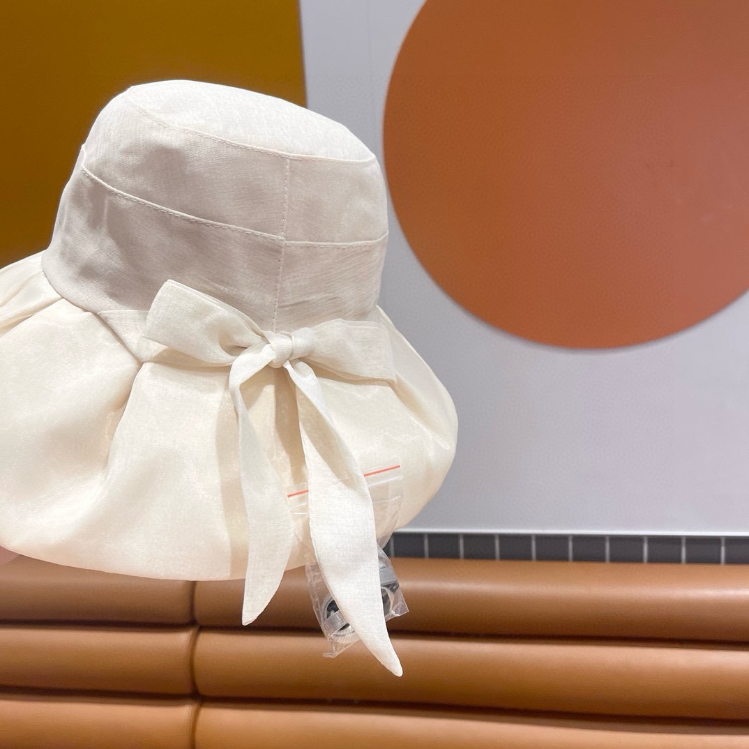 【CELINE】Nuevo sombrero de pescador de ala ancha con lazo y visera de colores para vacaciones 2024. Un estilo de marca q…