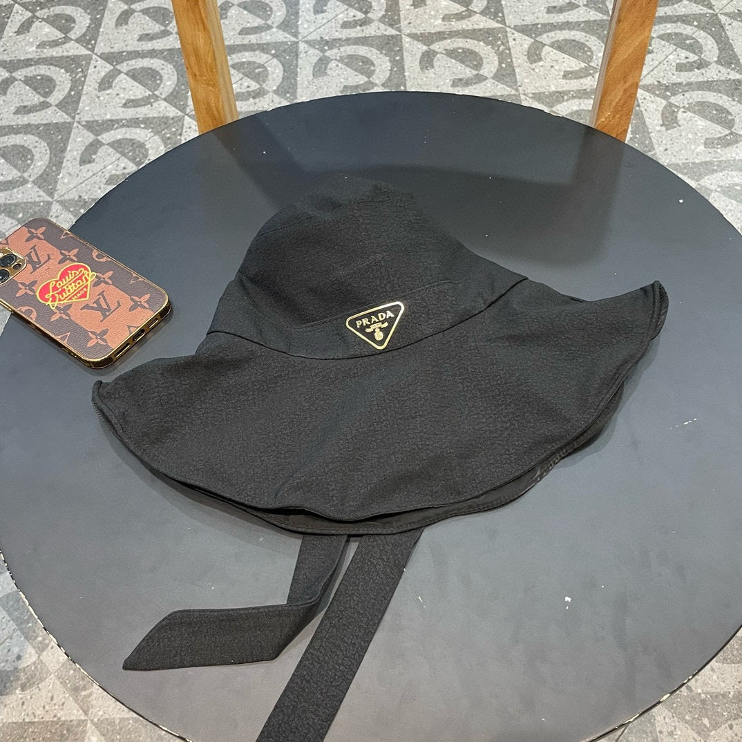NO:206523,Prada PRADA spring and summer new style fisherman hat with super design, refreshing head shape is very good, can modify various head shapes, versatile hats, straw hats, fisherman hats, baseball hats, hats, prada, prada, espadrilles, hats19860909普拉达PRADA春夏新款 渔夫帽 设计感超强,让人耳目一新 头型非常好,可以修饰各种头型,实力百搭款帽子草帽渔夫帽棒球帽,帽子,prada,prada,espadrilles,hats,hat
