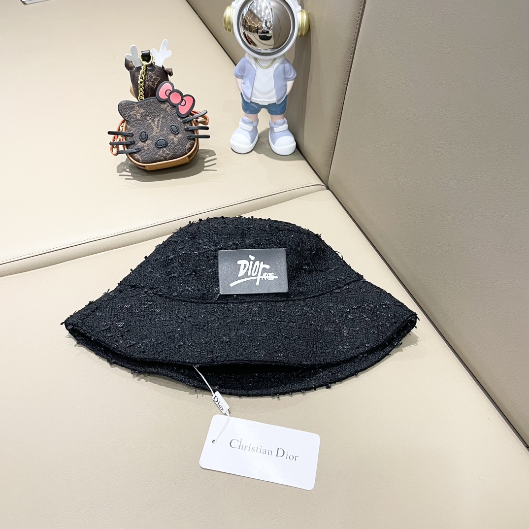 NO:206570,Dior Dior's latest early autumn fisherman's hat, with a high sun protection index, especially small face, stylish and not soft, can be folded at will, convenient to carry hat, straw hat, fisherman's hat, baseball hat, hat, dior, dior, espadrilles, hats19860909迪奥Dior最新早秋款渔夫帽,防晒指数超高,特别显脸小,有型不软塌,可随意折叠,携带方便帽子草帽渔夫帽棒球帽,帽子,dior,dior,espadrilles,hats,hat