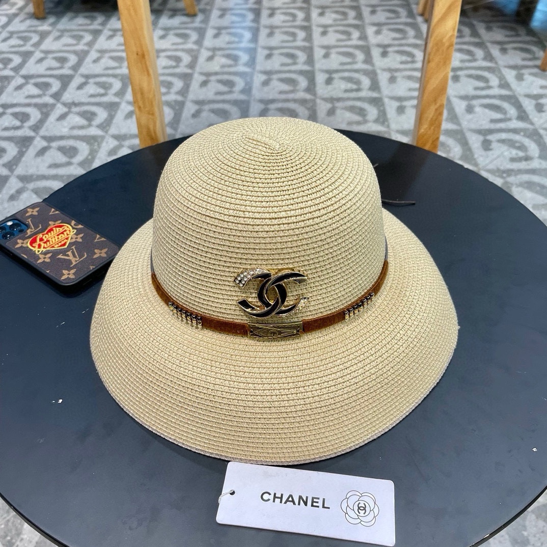 【CHANEL】 Sombrero de paja de copa baja combinado nuevo 2024, imprescindible para salir, combina muy bien, ¡cómpralo ya!