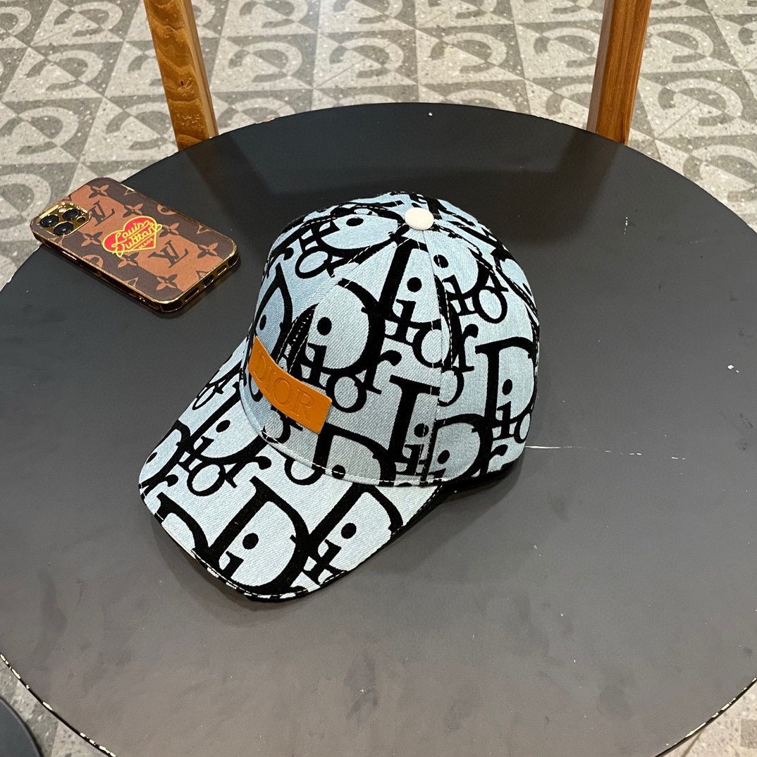 【DIOR Dior】 Nueva gorra de béisbol bordada de gran volumen 🧢 Nuevo modelo en stock, de gran marca y fácil de combinar,…