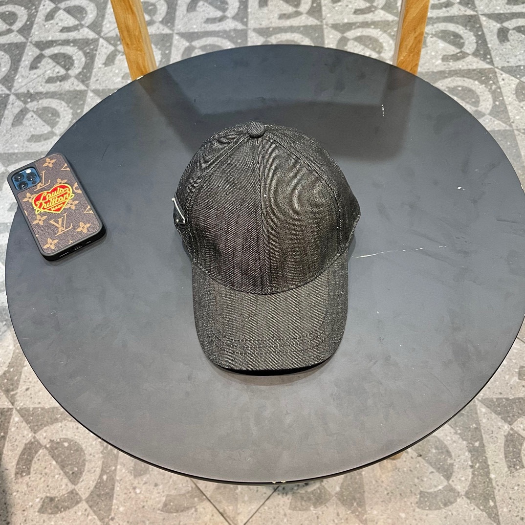 NO:209836,Prada Spring and Summer denim baseball hat This style is really recommended to you, with casual temperament, versatile denim fabric, durable and durable, not picky about face shape and head shape, super small face, four seasons, hat, straw hat, fisherman hat, baseball hat, hat, prada, espadrilles, hats19860909普拉达 春夏牛仔棒球帽 这款真的要推荐给你们,气质又随意,牛仔布面料百搭又耐看,不挑脸型和头型,超显脸小,四季款,帽子草帽渔夫帽棒球帽,帽子,prada,espadrilles,hats,hat