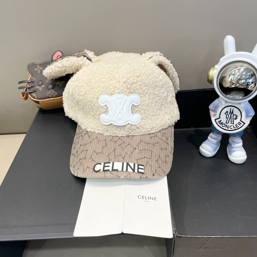 NO:209639,Selin's new lamb fur cute ear baseball cap~ It is a super perfect interpretation of sweet and cool style. I love it so much. It's sexy and handsome on the head. Both are online!  No girl rejected the fluffy item. Hats, straw hats, fisherman hats, baseball hats, hats, celine, espadrilles, hats19860909赛琳 新款羊羔毛可爱耳朵棒球帽～ 完全是超级完美的诠释了甜酷风 简直太爱了 上头性感又帅气 双双在线！ 没有哪个女孩子拒绝的了毛绒绒的单品哦帽子草帽渔夫帽棒球帽,帽子,celine,espadrilles,hats,hat