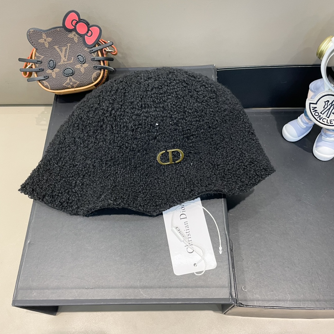 NO:209682,Dior DIOR simple knitted lamb wool fisherman hat women autumn and winter plush bucket hat solid color basin hat mixed wool fashion hat trend hat straw hat fisherman hat baseball hat, hat, dior, dior, espadrilles, hats19860909迪奥DIOR简约针织羊羔毛渔夫帽子女秋冬毛绒水桶帽纯色盆帽混羊毛时装帽潮 帽子草帽渔夫帽棒球帽,帽子,dior,dior,espadrilles,hats,hat