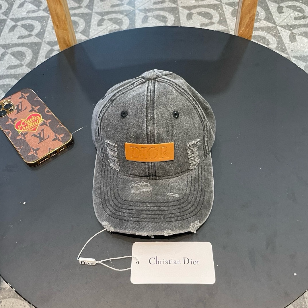 NO:210802,Balenciaga & the latest baseball cap custom cotton fabric!! Overall breathability is very good, exquisite letter embroidery and neat threading, super good item worth buying, versatile age-reducing artifact~Hats are coming, straw hats, fisherman's hats, baseball caps, hats, balenciaga, espadrilles, hats19860909巴黎世家& 最新款棒球帽 定制棉质面料!!整体透气性很好 精致的字母刺绣和工整的走线, 版型超正值得入手的单品, 百搭减龄神器～爆款帽来袭帽子草帽渔夫帽棒球帽,帽子,balenciaga,espadrilles,hats,hat