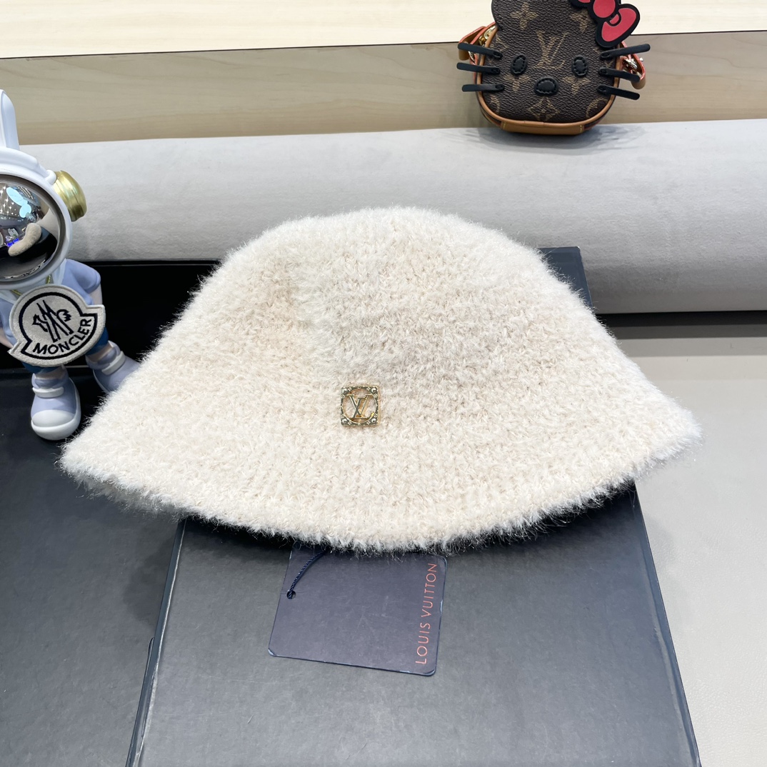 NO:210590,Louis Vuitton plush fisherman hat for women in autumn and winter new casual versatile bucket hat showing face small winter hairy hat hat straw hat fisherman hat baseball hat, hat, louis vuitton, louis vuitton, espadrilles, hats19860909路易威登lv毛绒渔夫帽女秋冬季新款休闲百搭水桶帽显脸小冬季毛茸茸帽子帽子草帽渔夫帽棒球帽,帽子,louis vuitton,louis vuitton,espadrilles,hats,hat