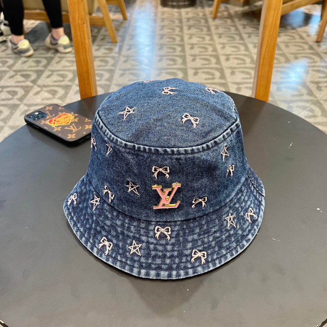 NO:211373,LV early autumn new denim fisherman hat, new craft fabric, bucket hat shape, huge face covering!  Material can be worn all year round 57cm hat straw hat fisherman hat baseball hat, hat, louis vuitton, espadrilles, hats19860909LV 早秋新款牛仔渔夫帽 新工艺面料,桶帽型巨遮脸！一年四季都可以戴材质 57cm帽子草帽渔夫帽棒球帽,帽子,louis vuitton,espadrilles,hats,hat