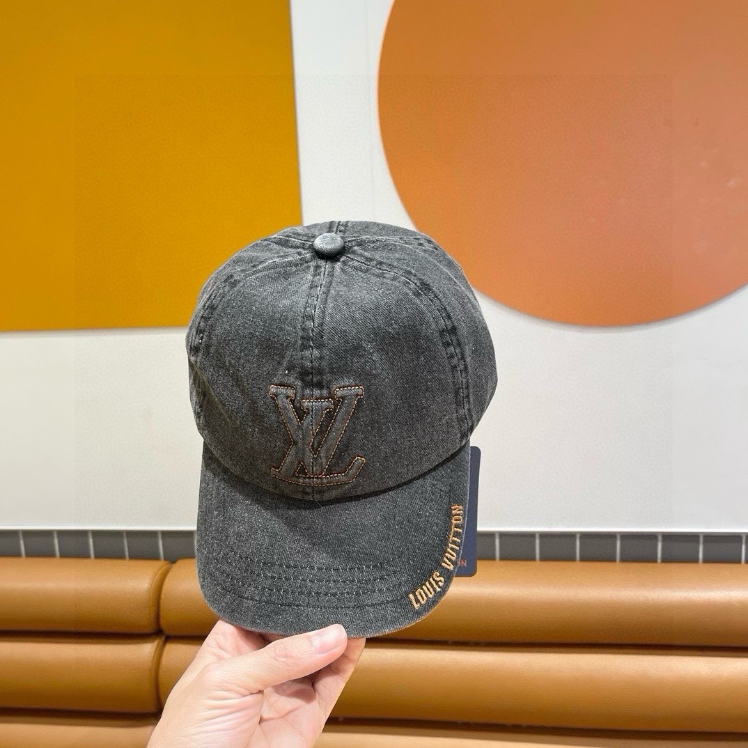 NO:212215,LV Louis Vuitton denim original single embroidered baseball hat, hot-selling style, pure cotton inner lining, light and breathable. Perfect style, accurate and accurate in texture, original quality, exclusive physical shot, suitable hat for men and women, fisherman hat baseball hat knit hat, hat, louis vuitton, louis vuitton, espadrilles, hats19860909LV路易威登牛仔原单刺绣棒球帽 专柜热卖款纯棉内里,轻盈透气.完美版型,对格精准无误,原厂品质,独家实物拍摄,男女适用帽子渔夫帽棒球帽针织帽,帽子,louis vuitton,louis vuitton,espadrilles,hats,hat